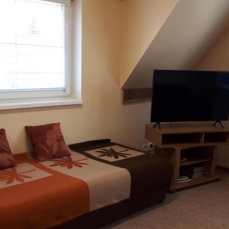 Apartmán KOI Apartman Veltrusy Kültér fotó