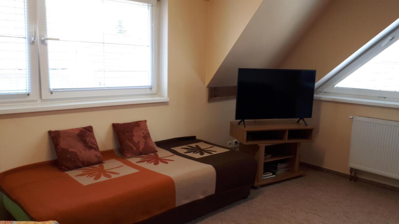Apartmán KOI Apartman Veltrusy Kültér fotó