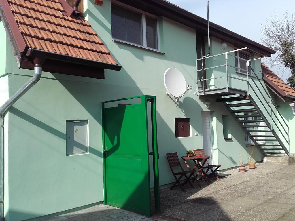 Apartmán KOI Apartman Veltrusy Kültér fotó