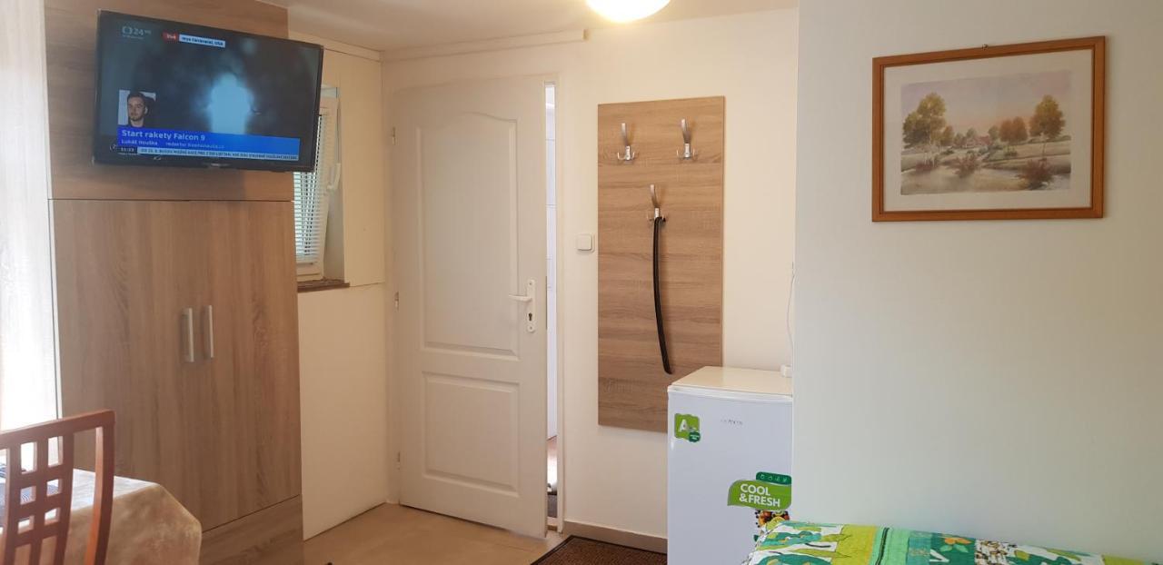 Apartmán KOI Apartman Veltrusy Kültér fotó
